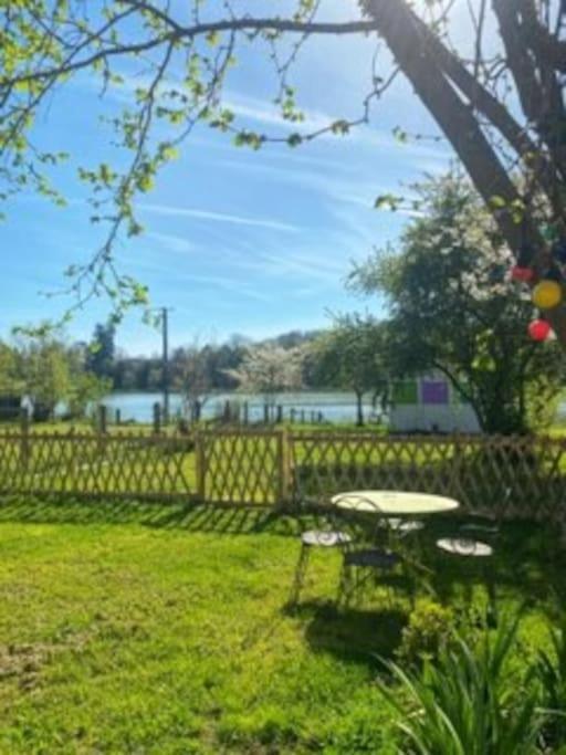 Maison Face A L'Etang Précy Esterno foto